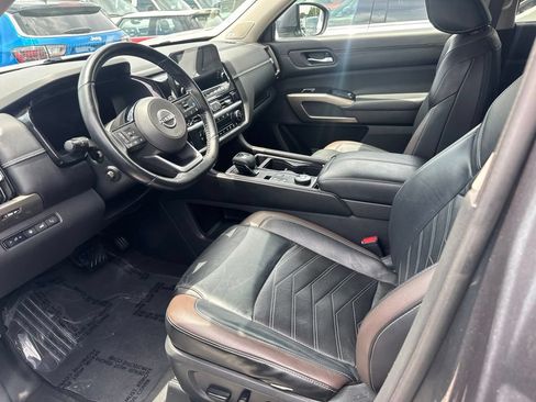 Used 2023 Nissan Pathfinder Platinum AWD/4WD image 3