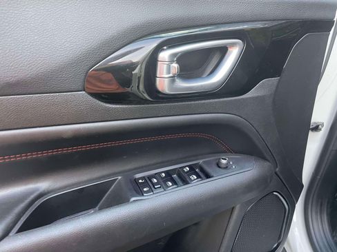 Used 2024 Jeep Compass Trailhawk image 17