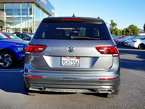 Used 2021 Volkswagen Tiguan SE image 9