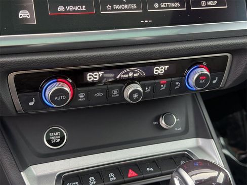 Used 2024 Audi Q3 2.0T Premium image 12