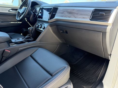 Used 2023 Volkswagen Atlas Cross Sport SE w/ Panoramic Sunroof Package image 13