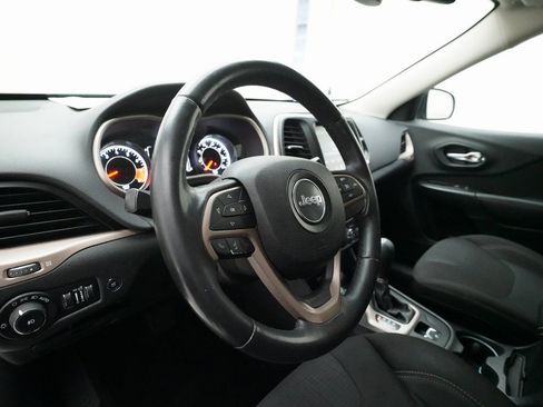 Used 2015 Jeep Cherokee Latitude w/ Comfort/Convenience Group image 8