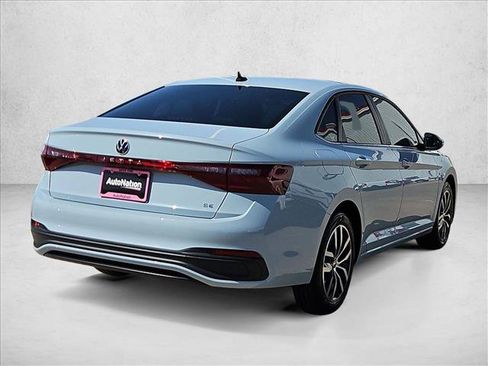 Used 2025 Volkswagen Jetta SE FWD image 5