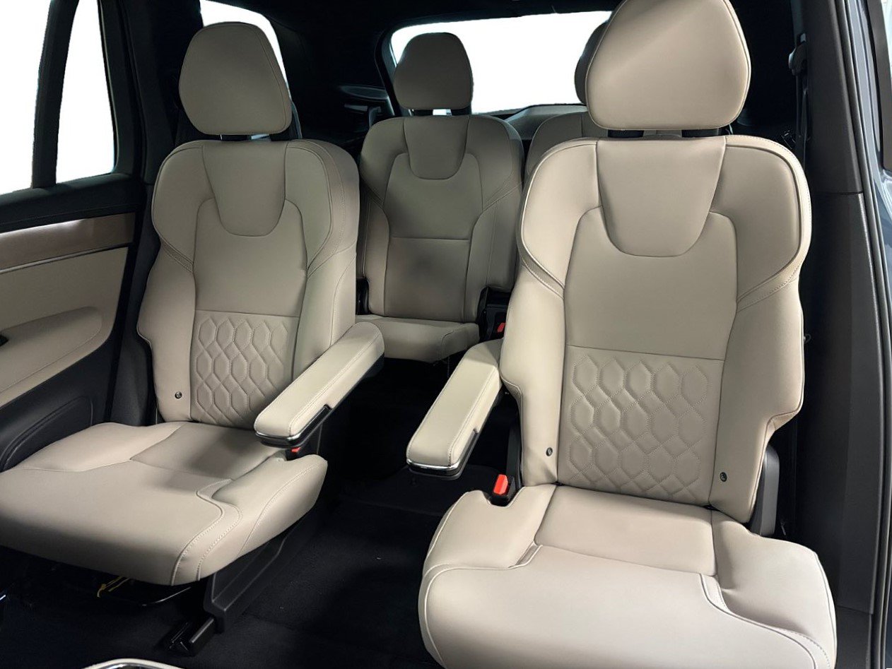 New 2026 Volvo XC90 T8 Plus w/ Protection Package AWD/4WD image 40