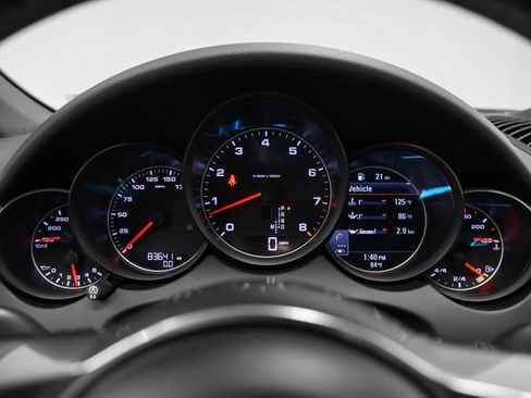 Certified 2018 Porsche Cayenne Platinum Edition image 32