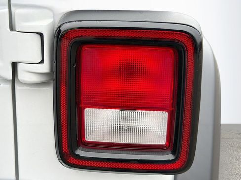 Used 2024 Jeep Wrangler Sport S image 12