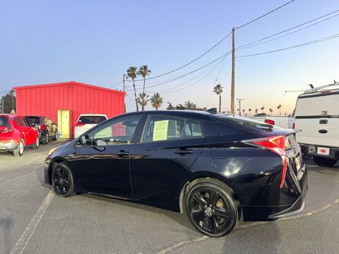 Used 2016 Toyota Prius Four Touring FWD image 4