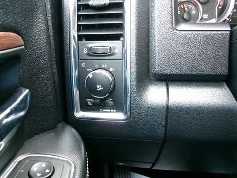 Used 2013 RAM 1500 Laramie w/ Convenience Group AWD/4WD image 17