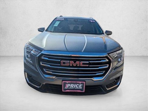 Used 2023 GMC Terrain SLT image 2