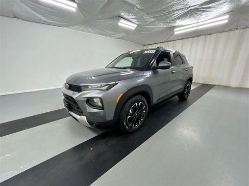 Used 2021 Chevrolet TrailBlazer LT w/ Convenience Package image 5