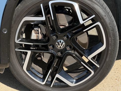 Used 2025 Volkswagen Tiguan SEL R-Line AWD/4WD image 9