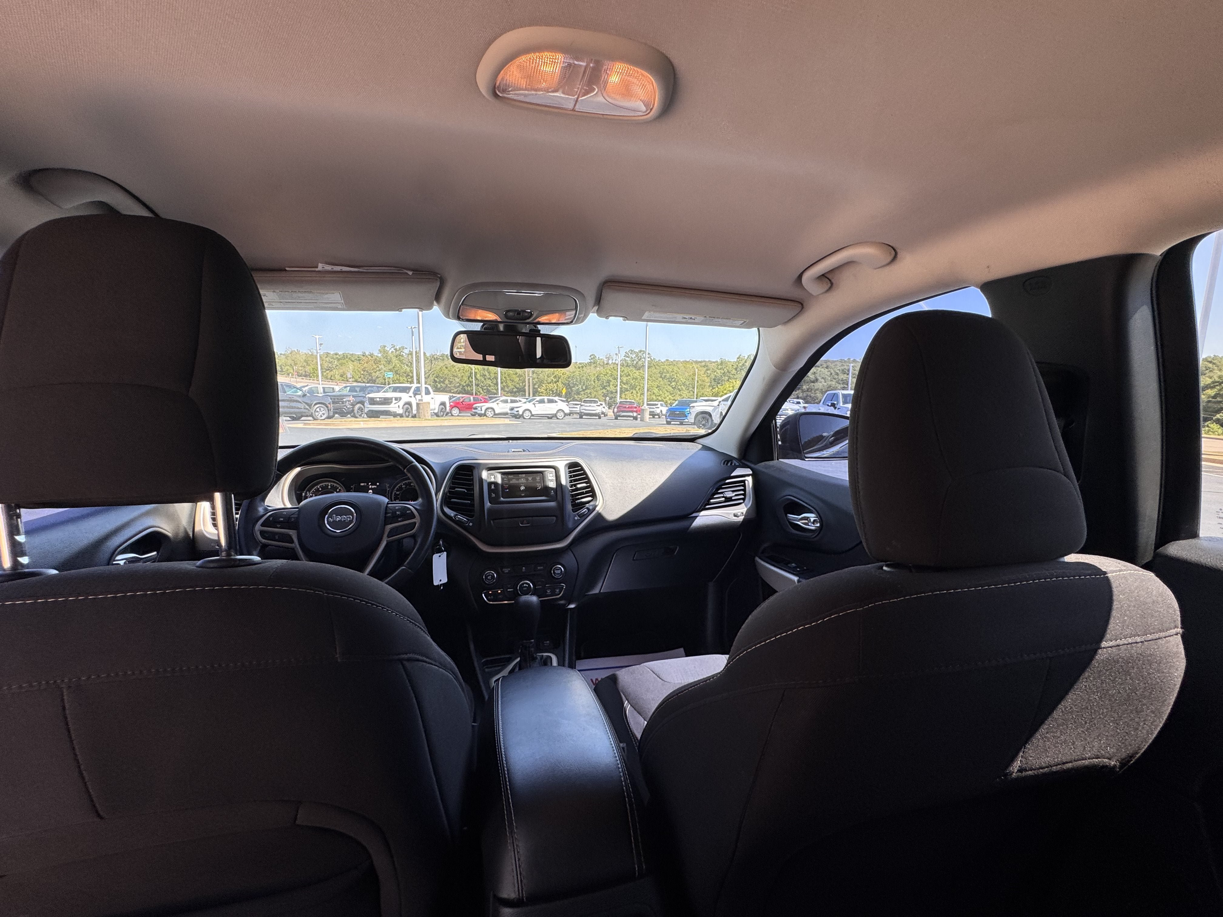 Used 2017 Jeep Cherokee Latitude FWD image 13