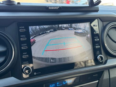 Used 2022 Toyota Tacoma TRD Off-Road image 21