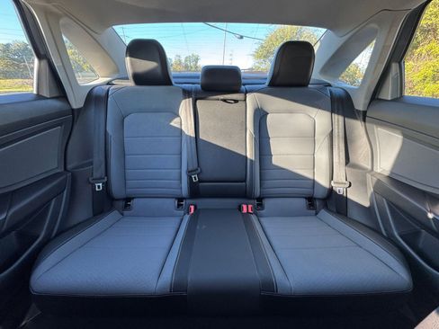 Used 2025 Volkswagen Jetta SE image 33