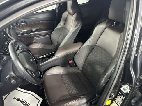 Used 2019 Toyota C-HR Limited FWD image 13