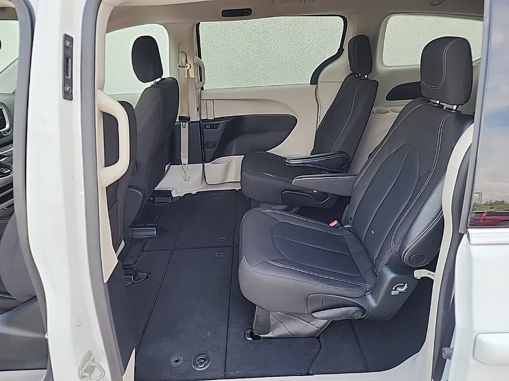 Used 2023 Chrysler Voyager LX FWD image 20