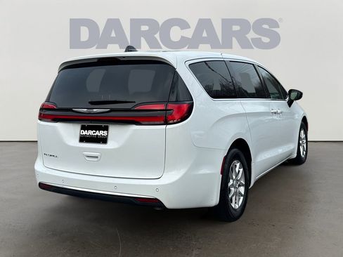 Used 2025 Chrysler Pacifica Select FWD image 7