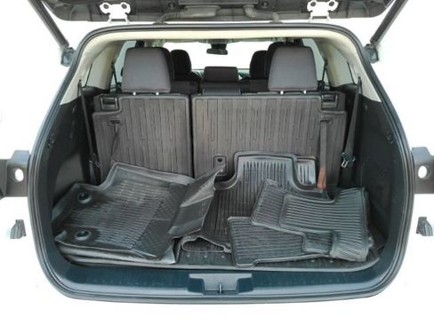 Used 2023 Toyota Highlander LE FWD image 26