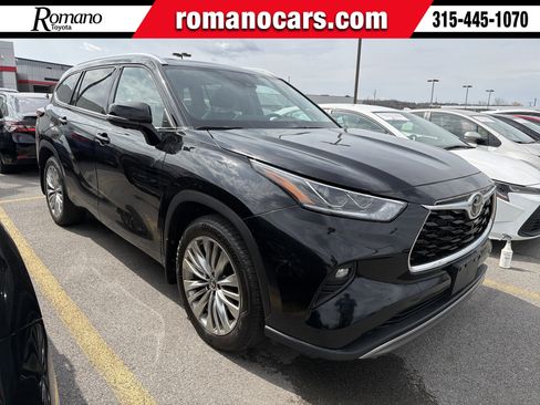 Used 2024 Toyota Highlander Platinum AWD/4WD image 1