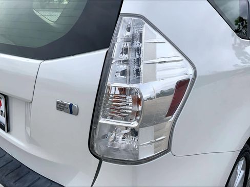 Used 2013 Toyota Prius V Five image 30