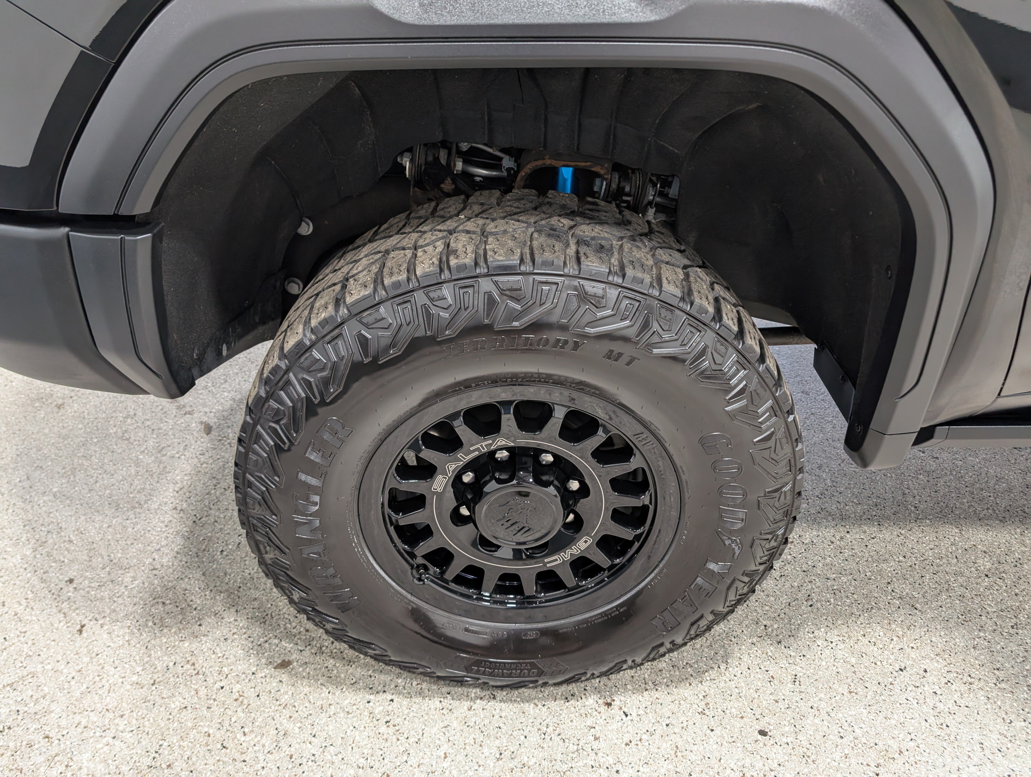 Used 2025 GMC Sierra 2500 AT4X w/ AT4X AEV Edition AWD/4WD image 12