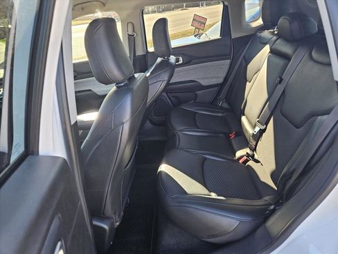 Used 2022 Jeep Compass Latitude FWD image 14