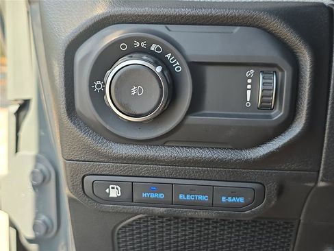 Used 2024 Jeep Wrangler Unlimited w/ Convenience Group AWD/4WD image 33