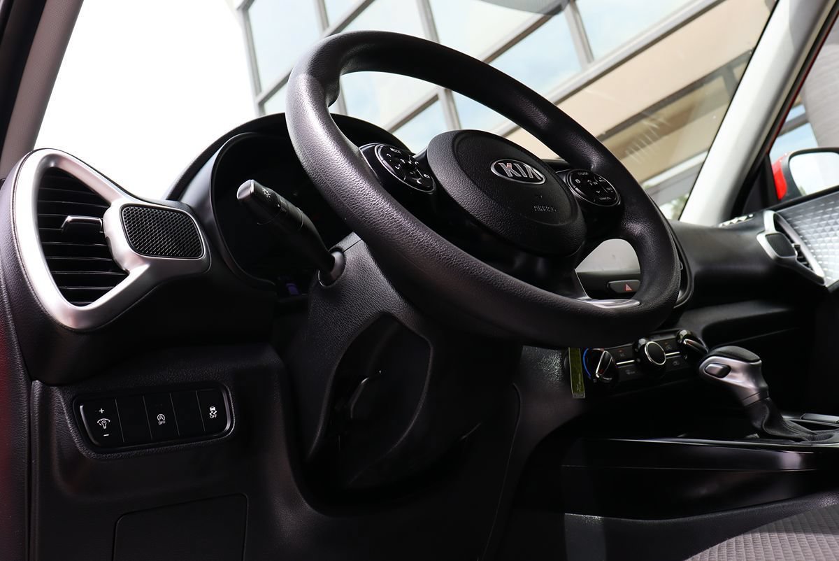Used 2020 Kia Soul LX FWD image 40