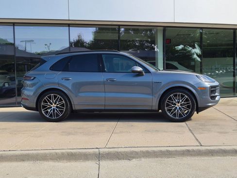 New 2026 Porsche Cayenne E-Hybrid AWD/4WD image 8
