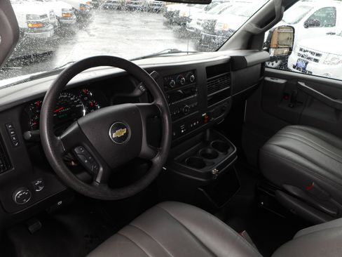 Used 2016 Chevrolet Express 2500 RWD image 14