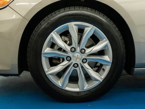 Used 2024 Chevrolet Malibu LT image 2