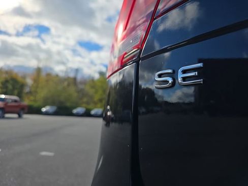 Used 2022 Volkswagen Tiguan SE image 28