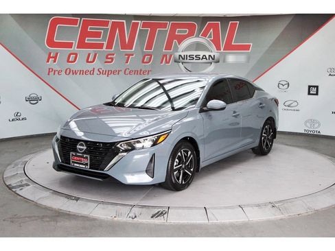 Used 2025 Nissan Sentra SV FWD image 2