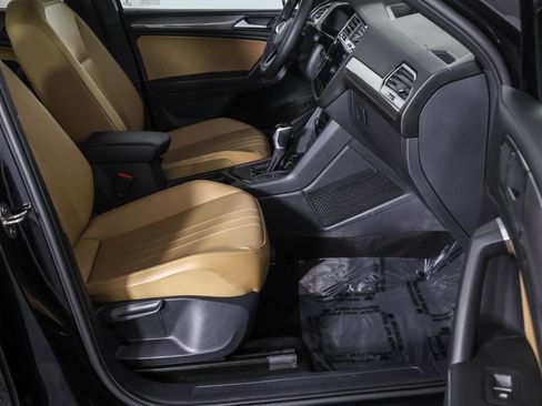 Used 2024 Volkswagen Tiguan SE FWD image 45