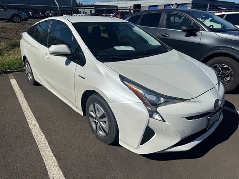 Used 2018 Toyota Prius Two w/ Prius Two Safety Plus Package FWD image 4