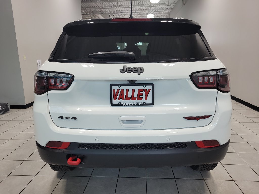 New 2026 Jeep Compass Trailhawk w/ Sun, Sound & Navigation Group AWD/4WD image 6