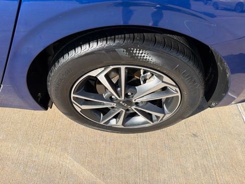 Used 2024 Kia Forte LXS FWD image 9