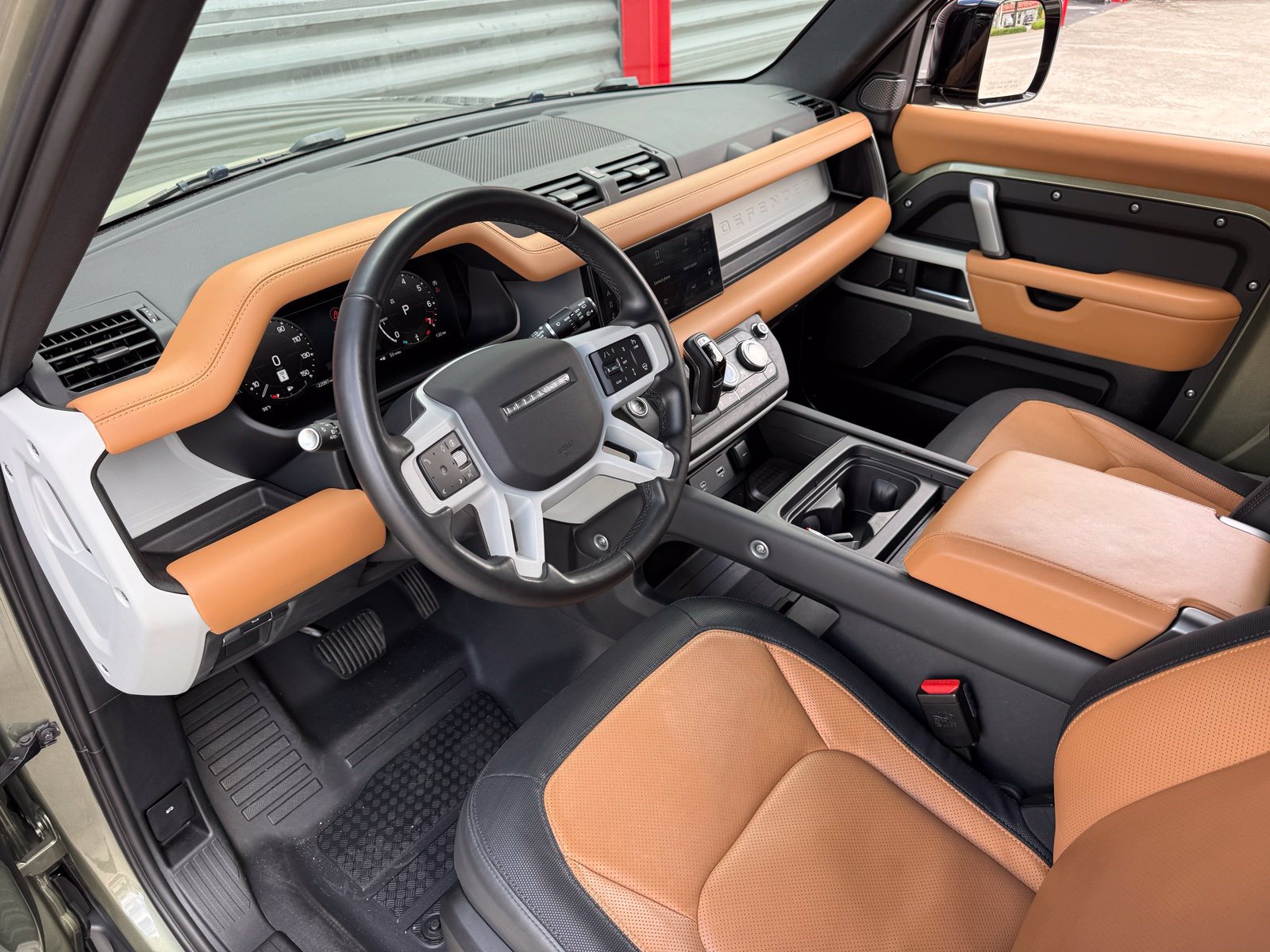 Used 2024 Land Rover Defender 90 X-Dynamic SE AWD/4WD image 23