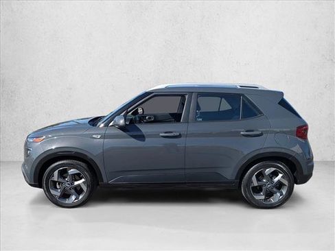Used 2025 Hyundai Venue SEL image 9