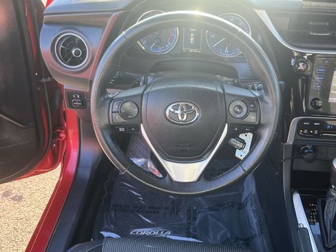 Used 2018 Toyota Corolla SE image 12