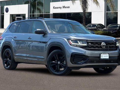 Used 2023 Volkswagen Atlas SEL R-Line AWD/4WD image 2