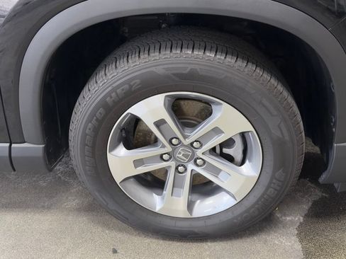 Used 2025 Honda Pilot EX-L image 11