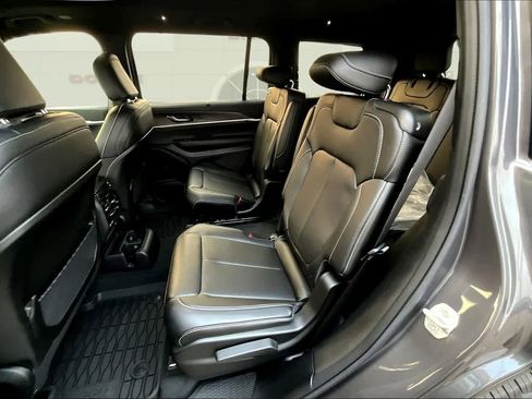 New 2025 Jeep Grand Cherokee L Limited w/ Luxury Tech Group II AWD/4WD image 13