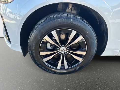 Certified 2025 Volvo XC60 B5 Core image 10