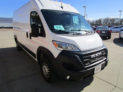 Used 2025 RAM ProMaster 2500 w/ Convenience Group image 5