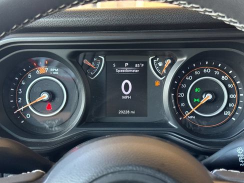 Used 2025 Jeep Wrangler Unlimited Sport AWD/4WD image 25