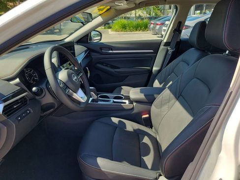 Used 2025 Nissan Altima 2.5 SR w/ SR Premium Package FWD image 14