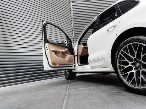 Certified 2021 Porsche Macan S AWD/4WD image 13