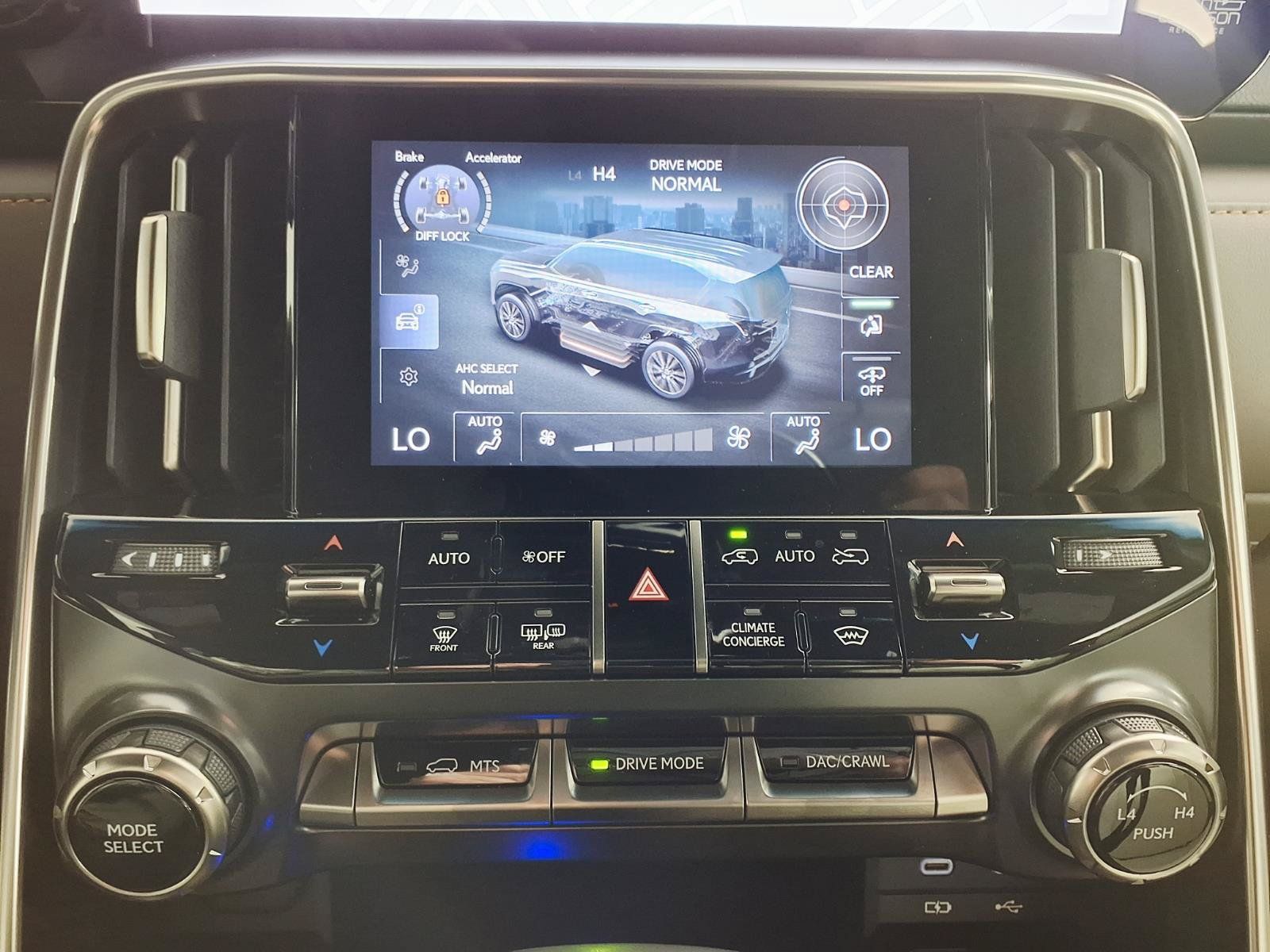 Used 2026 Lexus LX 600 4WD w/ Luxury Package image 20