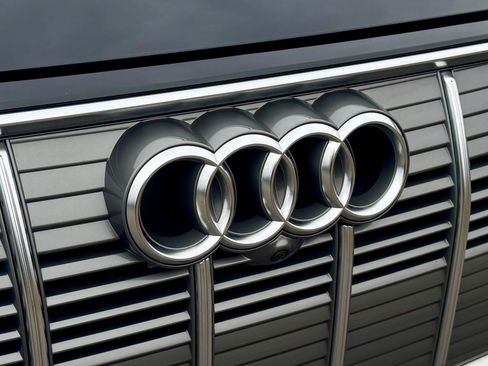 Used 2019 Audi e-tron Premium Plus image 71